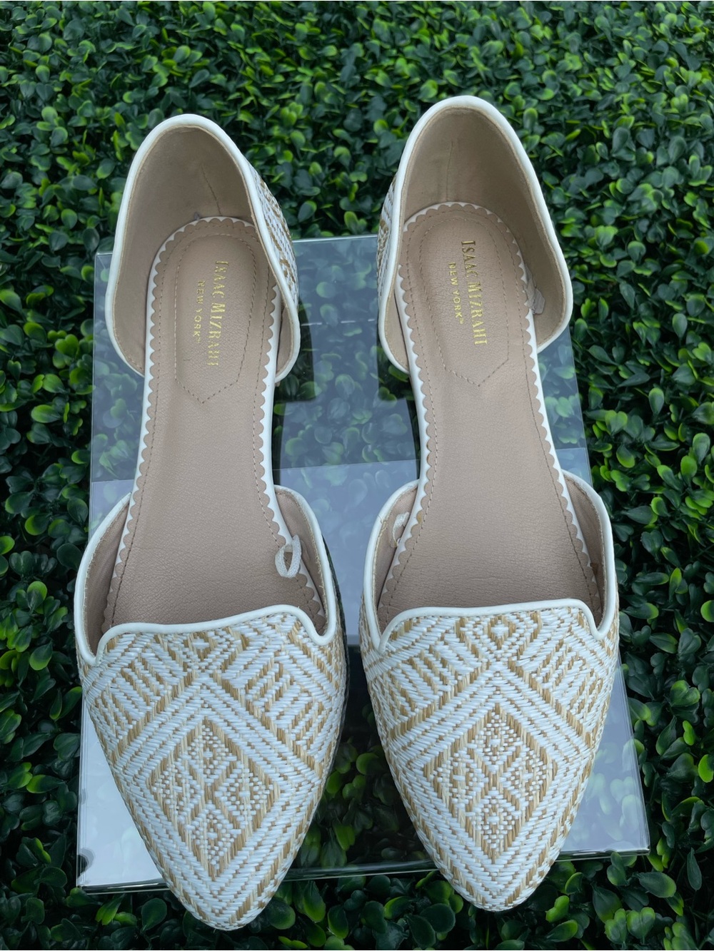 Isaac mizrahi White & Beige Woven Pointed D'Orsay Flats, size 9